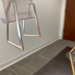 Kendra Scott Easton Hoop Earrings